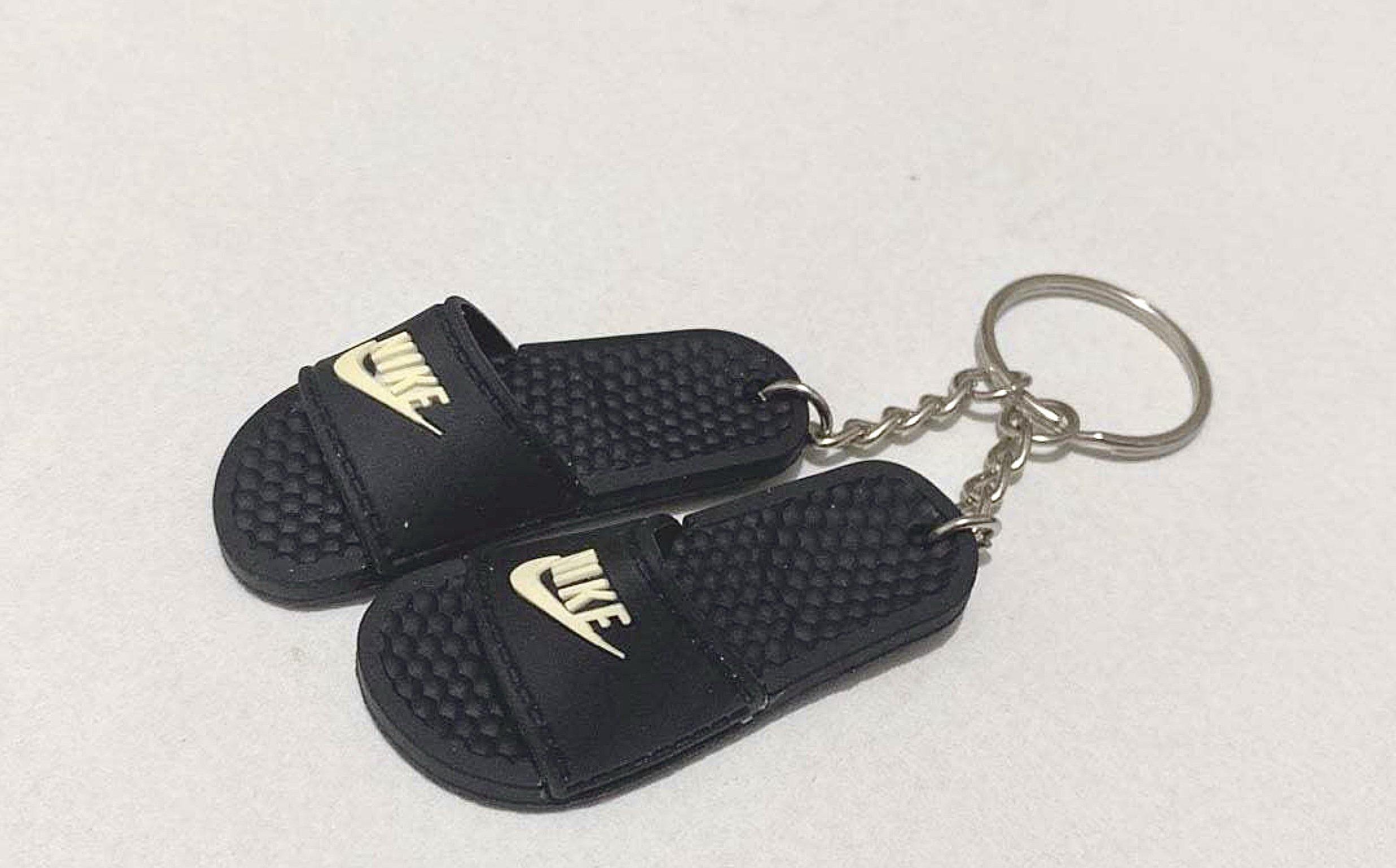 3d mini sneaker keychain - Gem